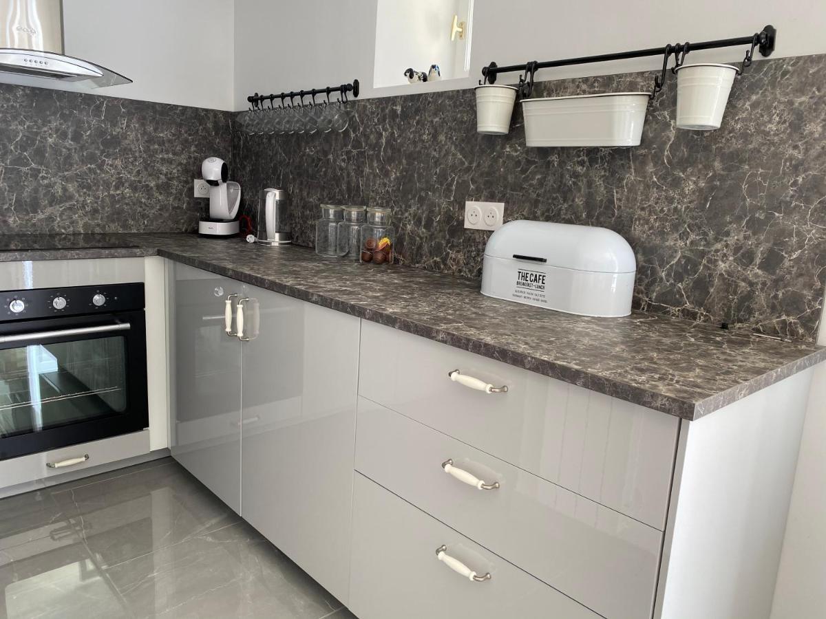 Amity. Exclusive Poolside Garden Apartment Сарла-ла-Канеда Екстер'єр фото