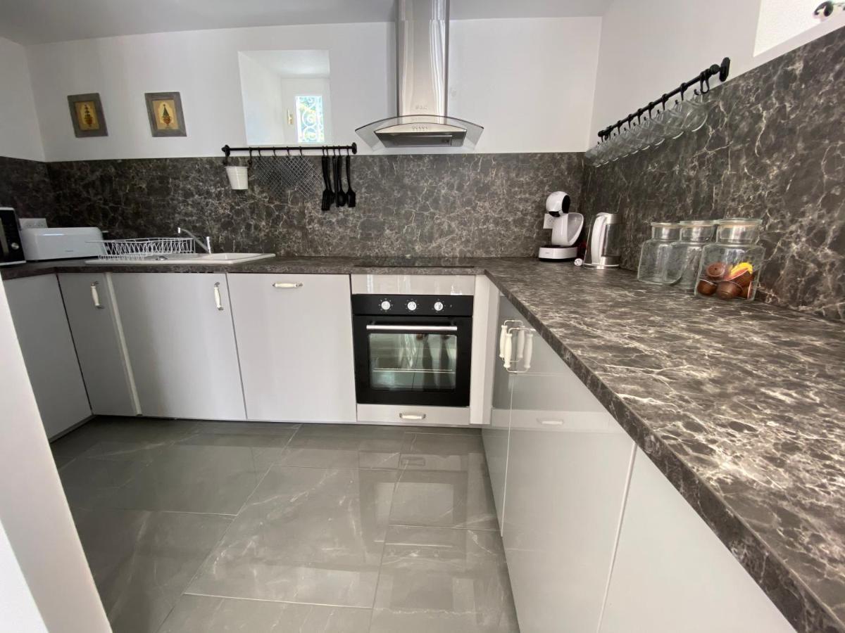 Amity. Exclusive Poolside Garden Apartment Сарла-ла-Канеда Екстер'єр фото