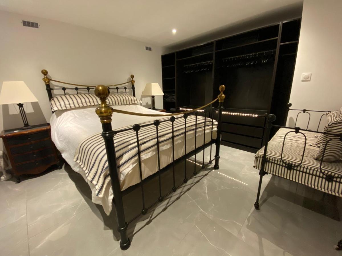 Amity. Exclusive Poolside Garden Apartment Сарла-ла-Канеда Екстер'єр фото